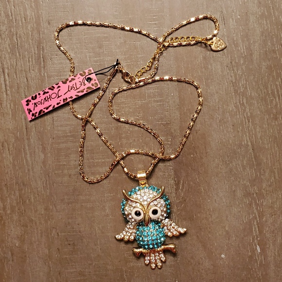 Betsey Johnson Jewelry - BETSEY JOHNSON | owl necklace